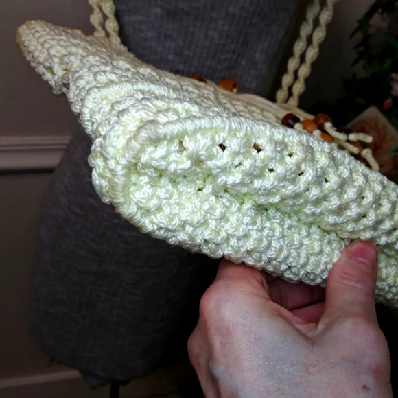 Vintage Boho Cream Macrame Shoulder Bag With Wood Bead Trim & Convertible Strap - Picture 5 of 15